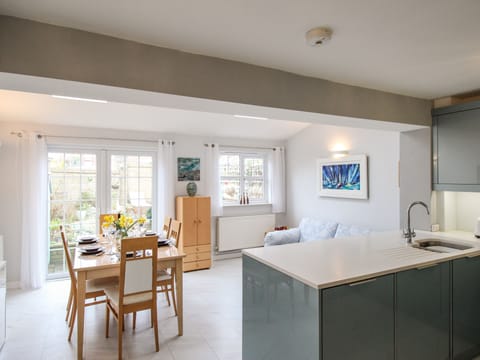 Cottage | Private kitchen | Fridge, electric kettle, toaster, cookware/dishes/utensils