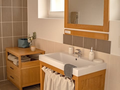 Comfort Cottage, Ensuite, Courtyard View | Bathroom