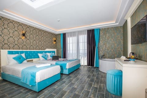 Deluxe Room | Premium bedding, free minibar, in-room safe, desk