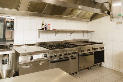 Deluxe Villa | Private kitchen | Oven, dishwasher, coffee/tea maker, electric kettle