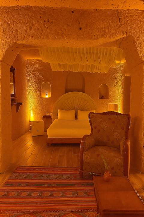 Romantic Studio Suite | Premium bedding, minibar, in-room safe, iron/ironing board