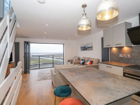 Cottage | Private kitchen | Fridge, dishwasher, cookware/dishes/utensils