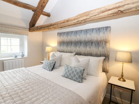 2 bedrooms, individually decorated, individually furnished, free WiFi