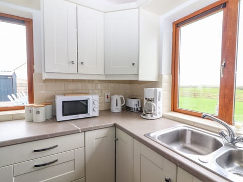 Dishwasher, electric kettle, toaster, cookware/dishes/utensils