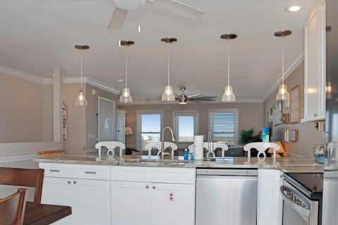 House, Multiple Beds (Sea Cliff I51 Coastal Splendor) | Private kitchen