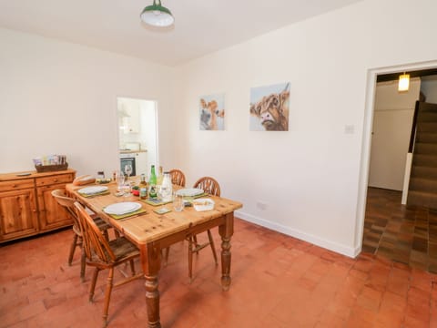 Cottage | Private kitchen | Fridge, dishwasher, electric kettle, toaster