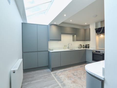 Fridge, dishwasher, cookware/dishes/utensils