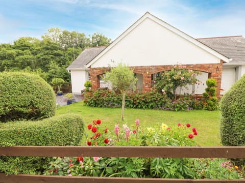 Cottage | Property grounds