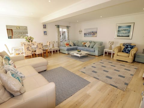 Cottage | Living area