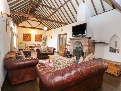 Cottage | Living room | Fireplace
