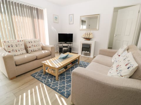 Cottage | Living room | Fireplace