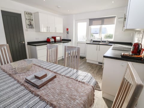 4 bedrooms, individually decorated, individually furnished, free WiFi