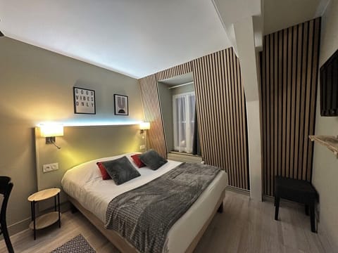 Standard Double Room | In-room safe, iron/ironing board, free WiFi, bed sheets