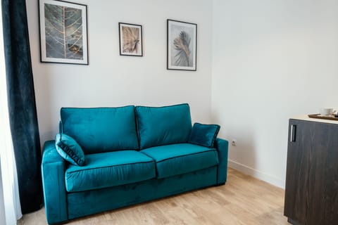 Premium bedding, in-room safe, desk, laptop workspace