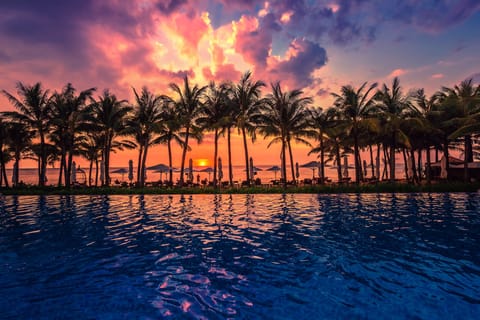 Outdoor pool, pool umbrellas, sun loungers