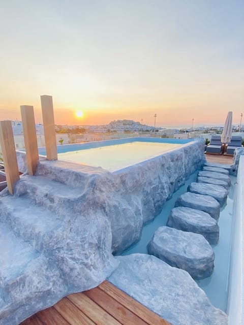 Seasonal outdoor pool, pool umbrellas, sun loungers