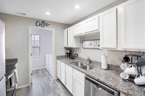 Condo, Multiple Beds, Balcony, Garden View (Rockwall Lodge) | Private kitchen | Coffee/tea maker