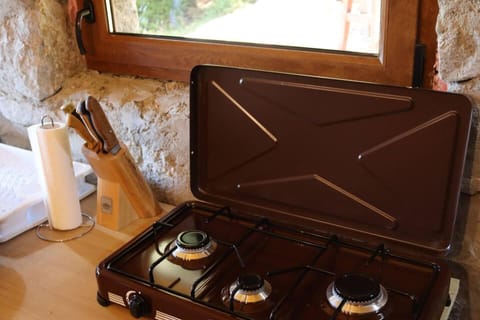 Cottage | 2 bedrooms, free WiFi, bed sheets