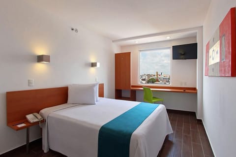 Superior Room, 1 Queen Bed | Desk, free WiFi, bed sheets
