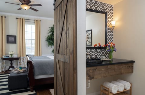 Deluxe Room | Individually decorated, individually furnished, iron/ironing board