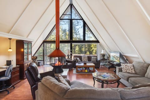 House, Multiple Beds, Balcony, Mountain View (Woodside Hideout) | Living area | 42-inch flat-screen TV with digital channels, fireplace