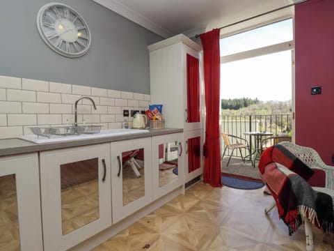 Cottage | Private kitchen | Fridge, dishwasher, electric kettle, toaster