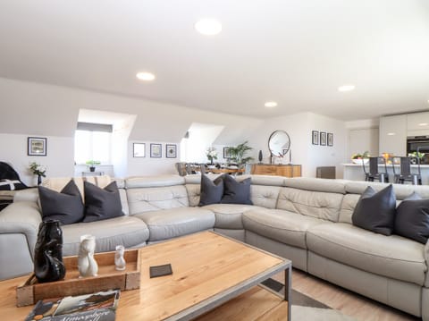 Cottage | Living room | TV