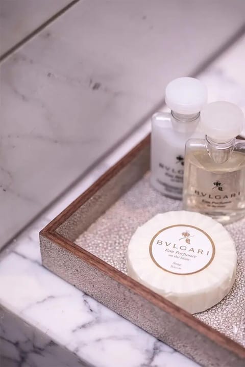 Separate tub and shower, free toiletries, hair dryer, bathrobes