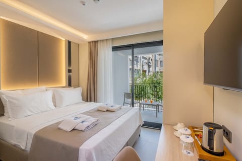 Economy Room, 1 Queen Bed, Balcony, Ground Floor | Premium bedding, in-room safe, soundproofing, bed sheets