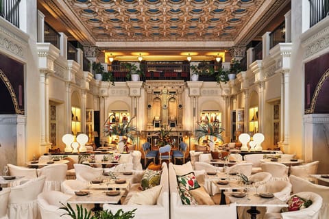 3 restaurants; breakfast, lunch, dinner, and brunch served