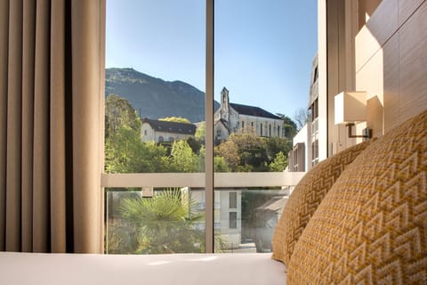 Double Room | In-room safe, desk, soundproofing, iron/ironing board