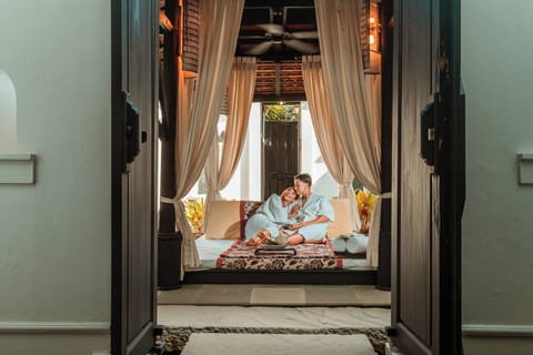 Couples treatment rooms, sauna, hot tub, body treatments, aromatherapy