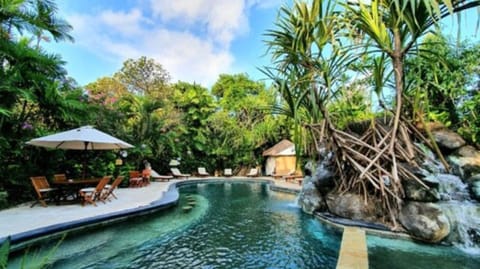 2 outdoor pools, open 7:00 AM to 10:00 PM, sun loungers