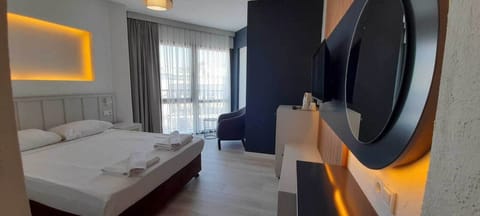 Standard Suite, 1 Double Bed, Garden View | 1 bedroom, free WiFi, bed sheets