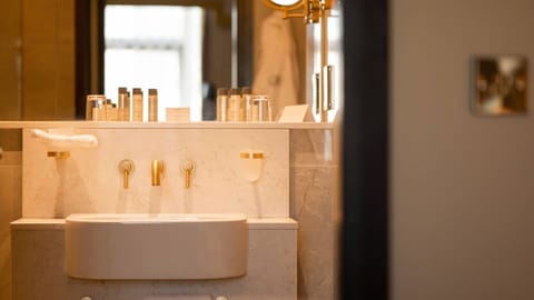 Junior Suite, 1 King Bed | Bathroom | Combined shower/tub, free toiletries, hair dryer, towels