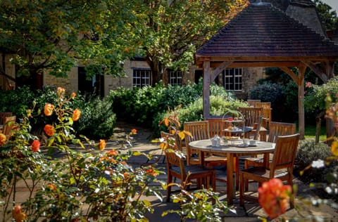 Breakfast, lunch and dinner served