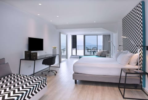 Executive Quadruple Room, Sea View | Minibar, in-room safe, desk, laptop workspace