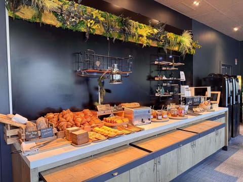 Daily buffet breakfast for a fee