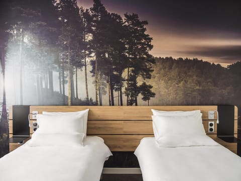 Superior Twin Room, 2 Twin Beds | Premium bedding, minibar, in-room safe, desk