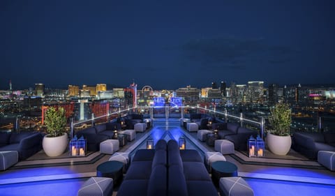 5 bars/lounges, rooftop bar