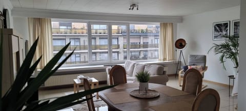 Apartment, 3 Bedrooms, Smoking, Balcony | Living area