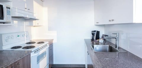 Executive 1-Bedroom Suite (1 Queen) | Private kitchen | Fridge, microwave, oven, stovetop