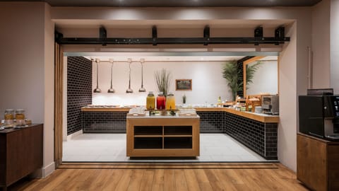 Daily full breakfast (GBP 16.95 per person)