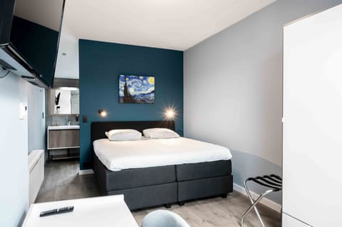 Deluxe Double Room | Premium bedding, minibar, in-room safe, individually decorated