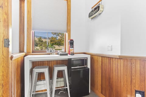 Premier Studio Suite, 1 Queen Bed with Sofa bed, Lake View | Egyptian cotton sheets, premium bedding, down comforters