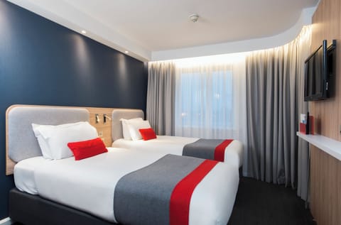 Standard Room, 2 Twin Beds (with Free Hot Breakfast) | Desk, laptop workspace, iron/ironing board, cribs (free)
