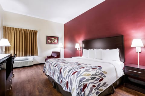 Premium bedding, pillowtop beds, desk, laptop workspace