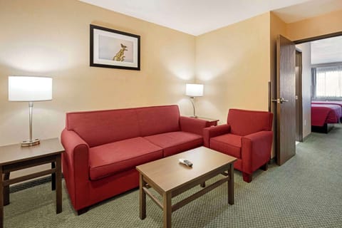 Suite, Multiple Beds, Non Smoking, Refrigerator & Microwave (with Sofabed) | Iron/ironing board, free cribs/infant beds, free WiFi, bed sheets