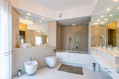 Apartment | Bathroom | Free toiletries, hair dryer, slippers, towels