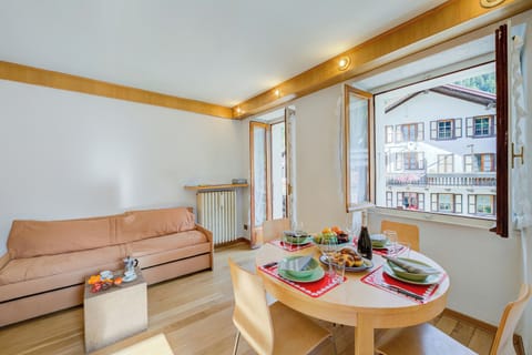 Family Studio, Mountain View (Monterosa Cozy Apartment 200m From) | Dining